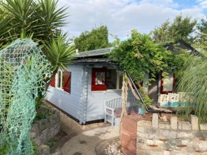 1 Bedroom Seaside Cabin in a Secluded Garden in Teignmouth, Devon, England